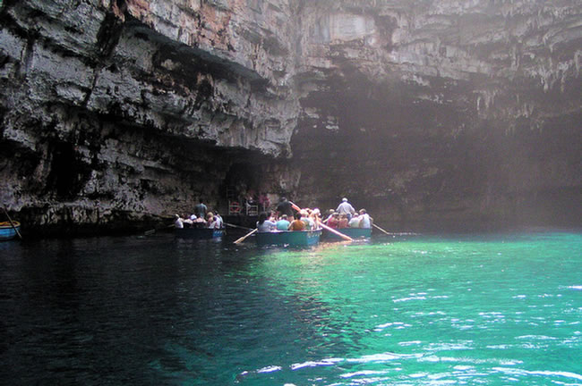 23 Kefallonia Melissani Hoehle Bootsfahrt_P6259793