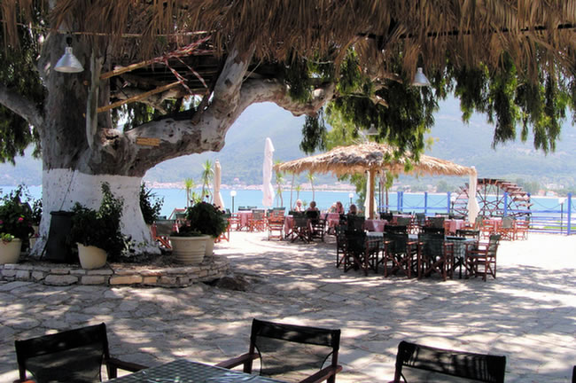25 Kefallonia Karavomilos Taverne am Strand_P6259808