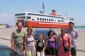 61 Killinis Familien-Gruppenbild vor Heimfahrt_P7100276_7100279