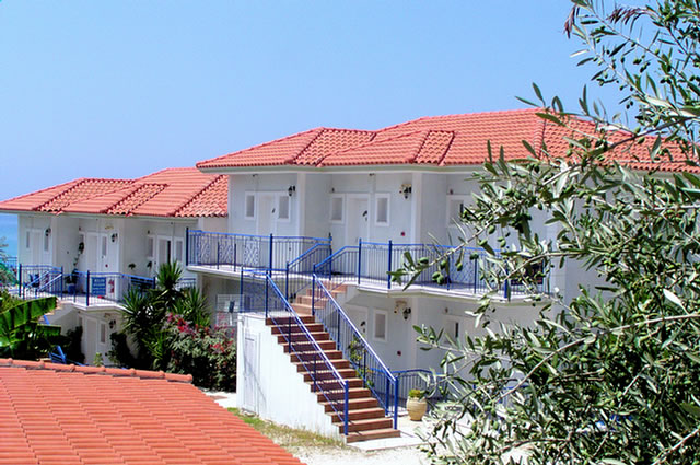 09_P7060065.LOURDATA Milos Studios Ostansicht