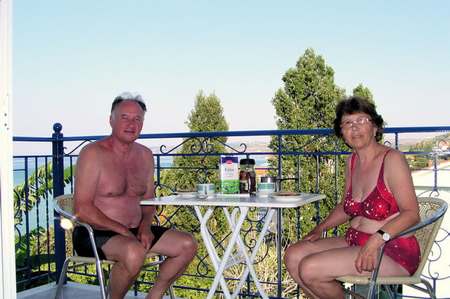 11_P6269846.LOURDATA Milos-Studios - Fruehstueck am Balkon