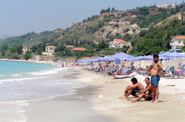 04_P7060090.Lourdata beach