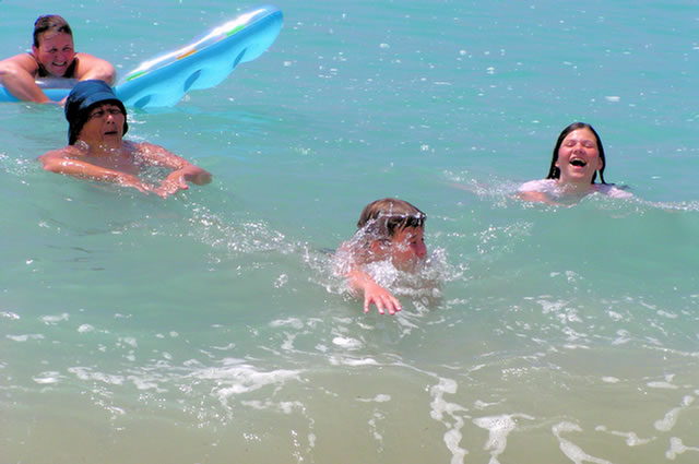 07_P7060077.Lourdata beach