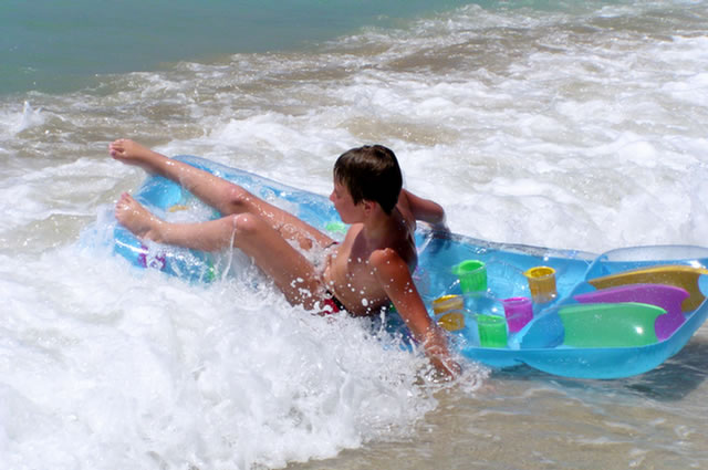 10_P7060084.Lourdata beach